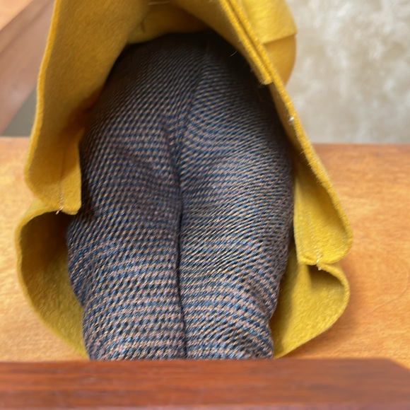 Simpich Caroler 1995 Man in Gold Coat Singing “God Rest Ye Merrie Gentlemen” - Picture 11 of 12